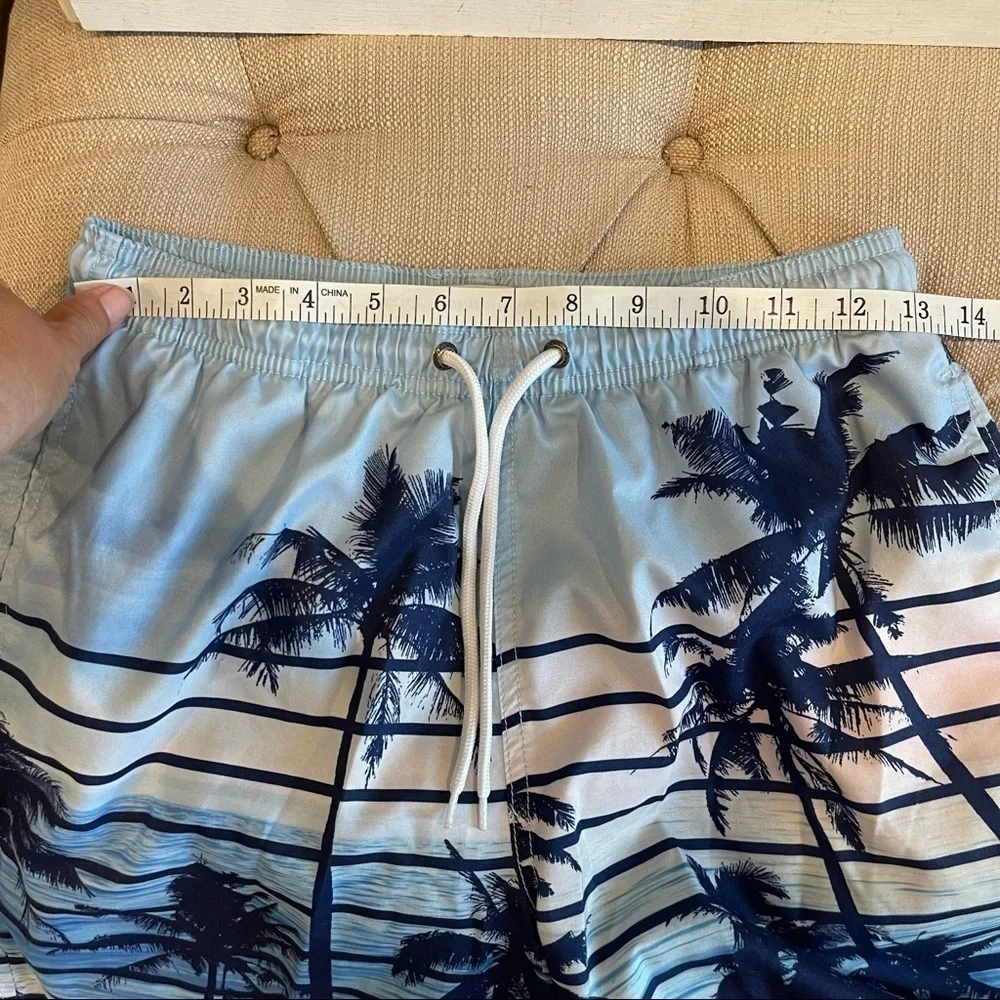 Q: Trunks Surf & Swim Co Mens Shorts Small Blue Palms Tree Printed Stretch